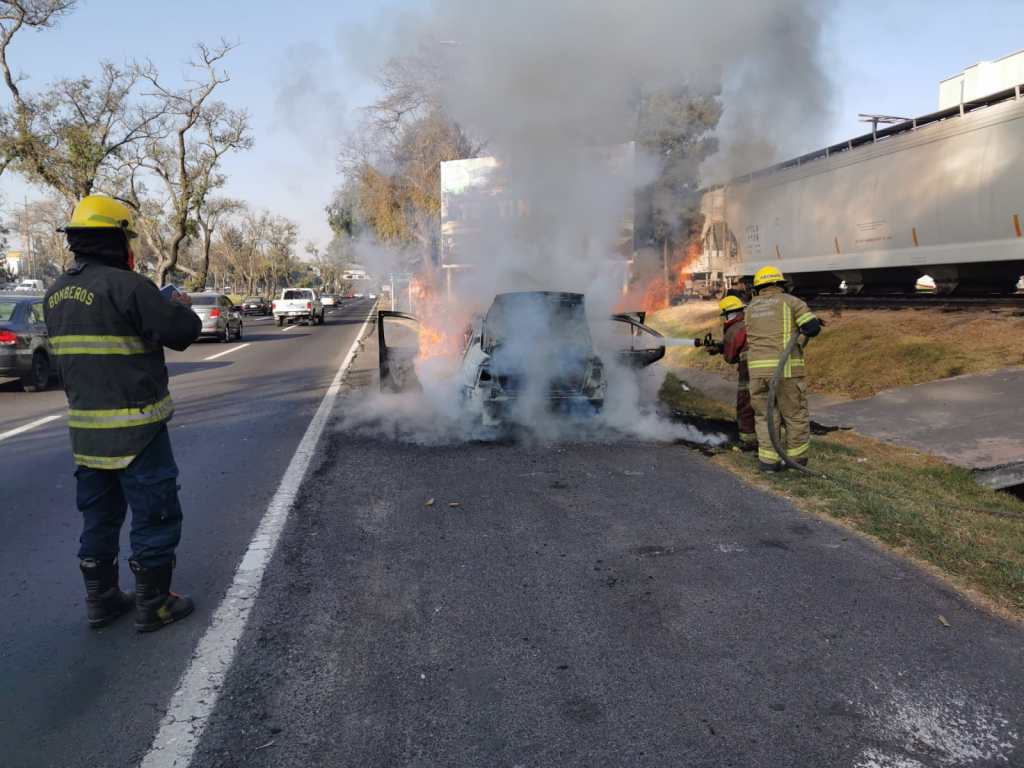 incendio-auto-paseo-tollocan