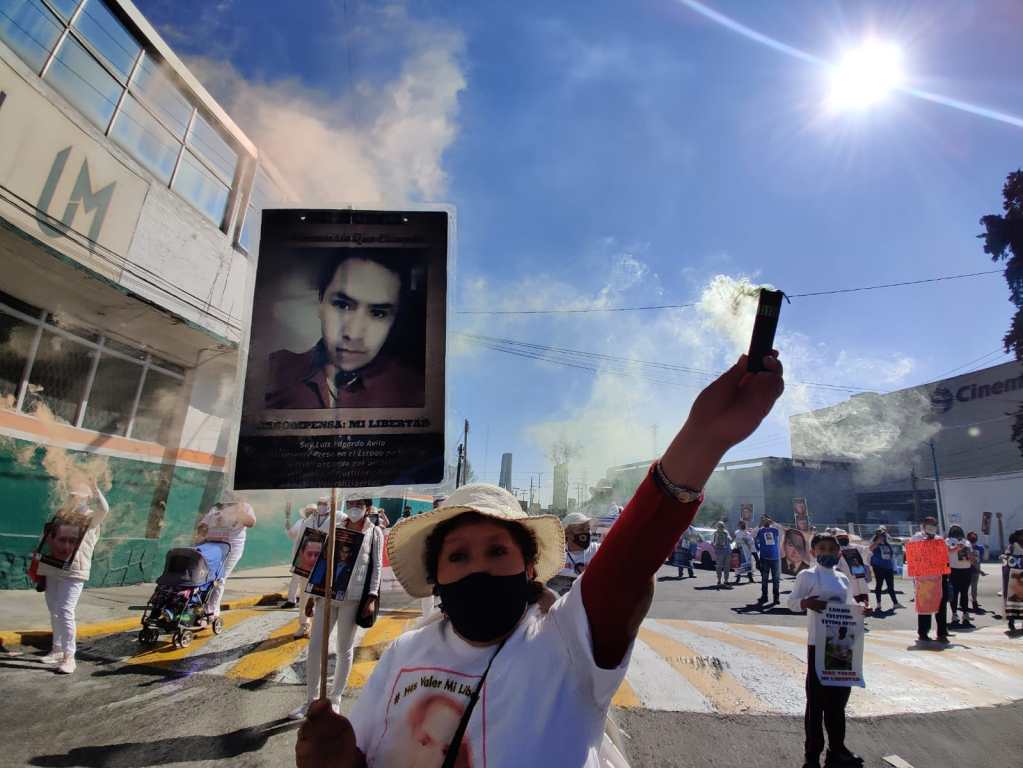 jueves-de-protesta-bengalas-3