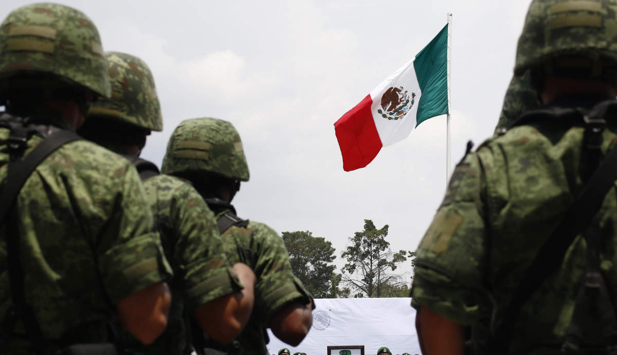 Rinden Homenaje al ejército mexicano