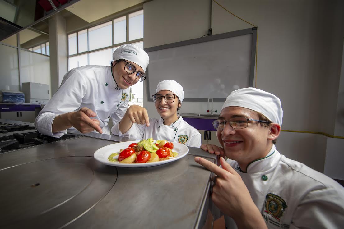 Ganan estudiantes de UAEMex segundo lugar en receta de chorizo