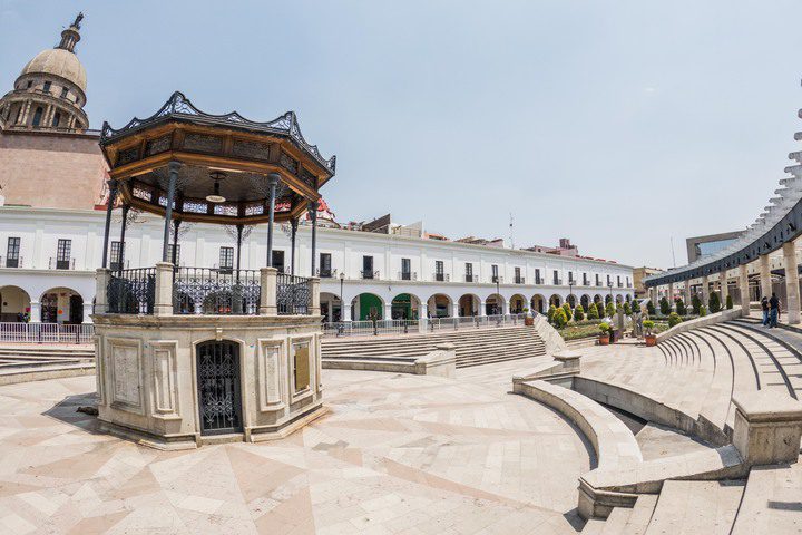 Plaza-González-Arratia