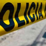 cinta amarilla de policía que indica 'no pasar'