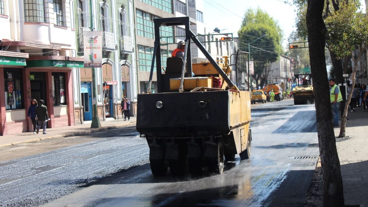 trabajadores-reparan-calles-centro-Toluca5