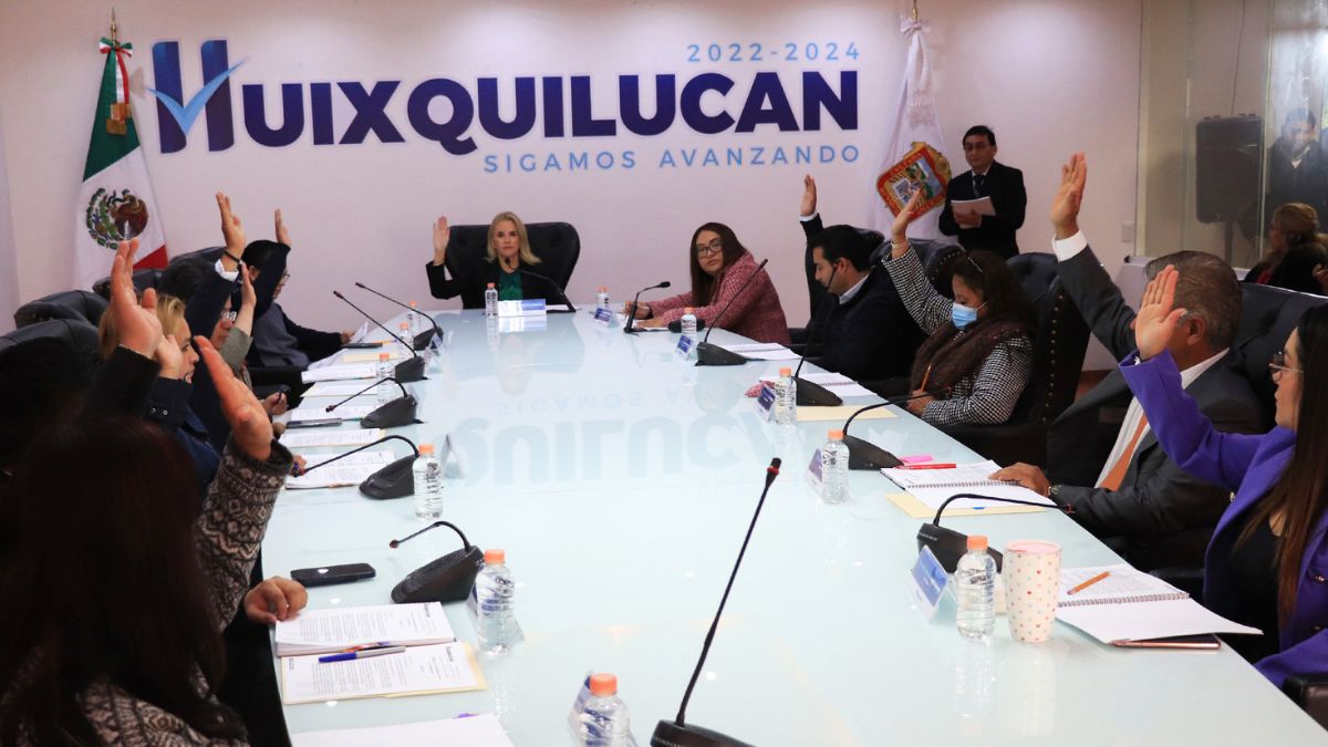 Cabildo de Huixquilucan en sesión