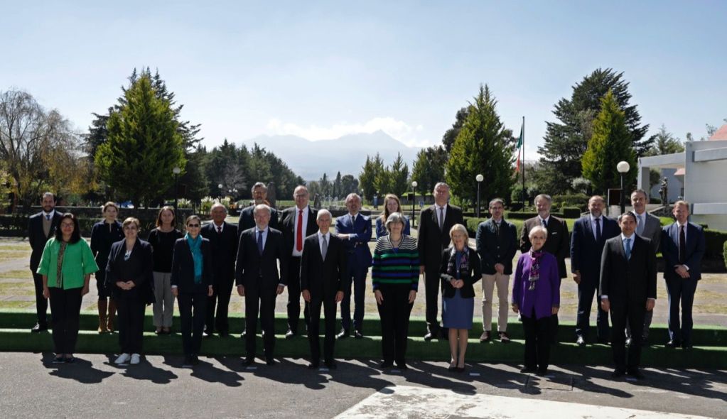 Alfredo del Mazo con embajadores de la Unión Europea