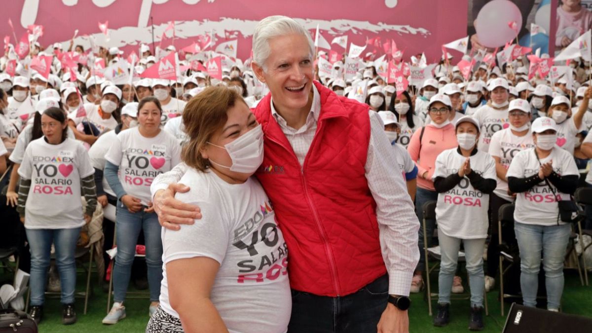 Alfredo Del Mazo con ciudadana del Edomex