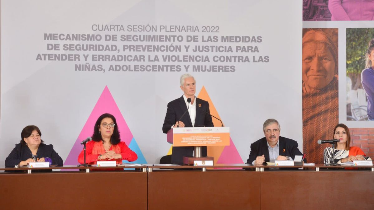 Gobernador Alfredo Del Mazo en sesión plenaria