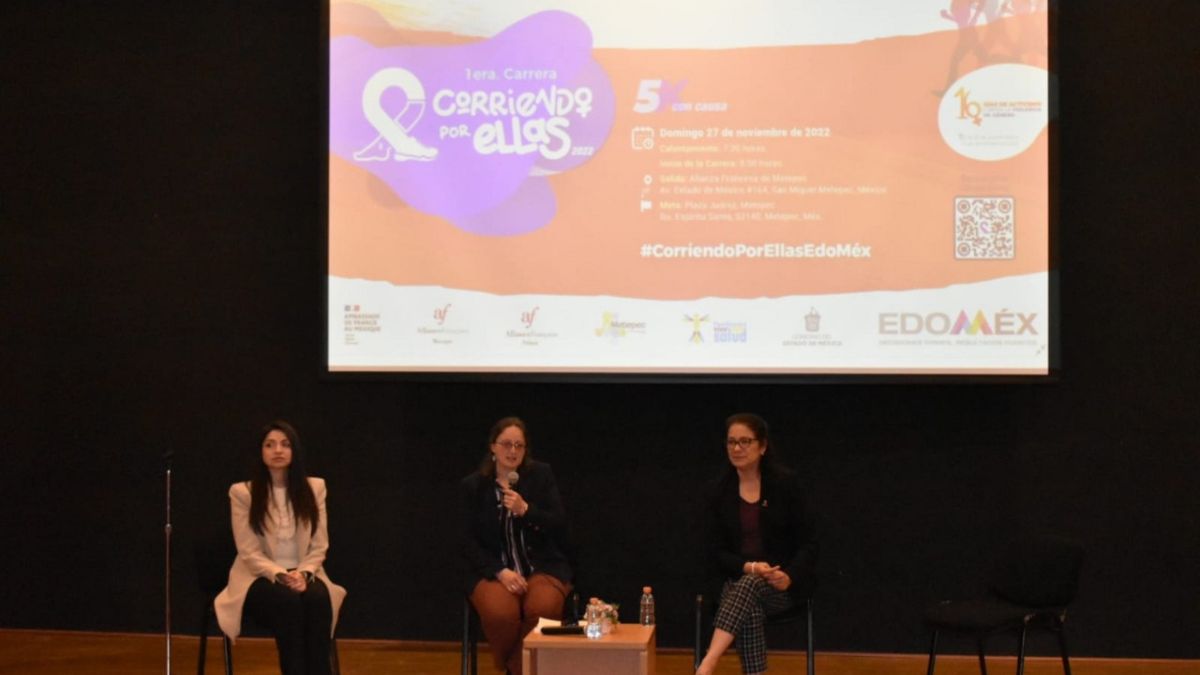 Conferencia de prensa para anunciar la carrera "corriendo por ellas" del Gobierno del Edomex