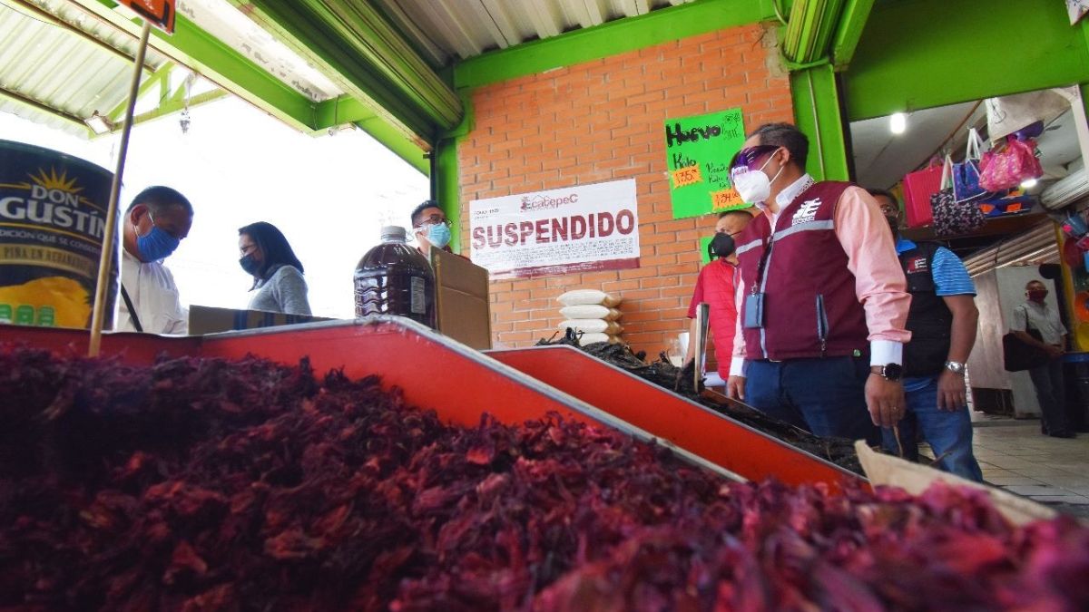autoridades suspenden local en Central de abastos de Ecatepec