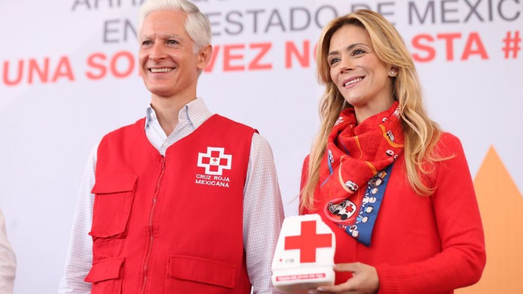 Fernanda Castillo y Alfredo del Mazo en la puesta en marcha de la Colecta Cruz Roja