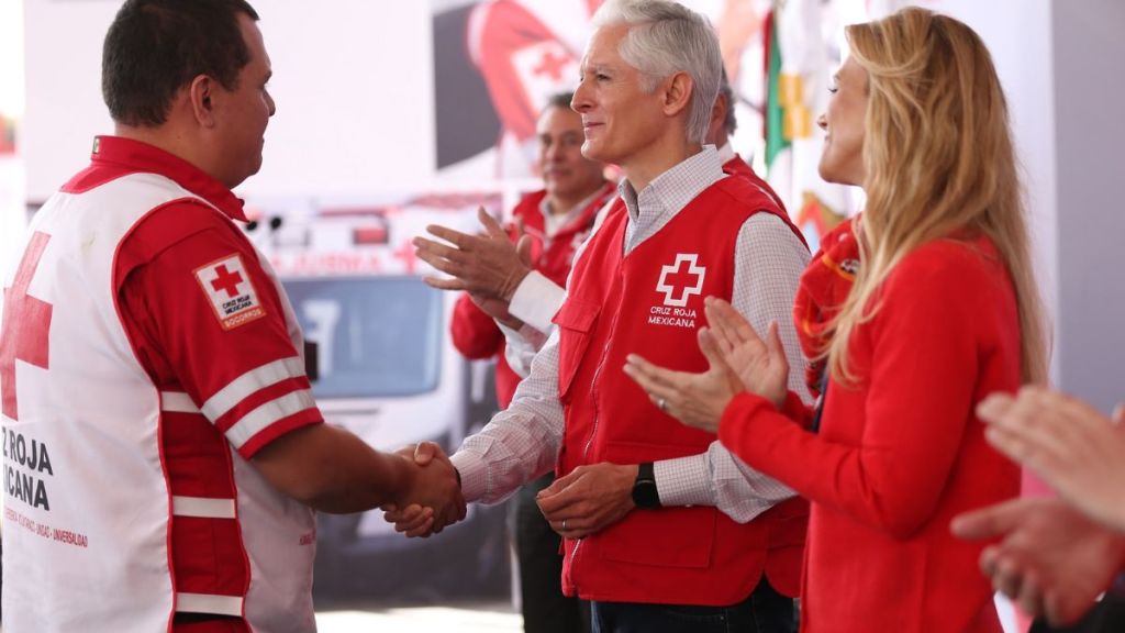 Fernanda Castillo y Alfredo del Mazo en la puesta en marcha de la Colecta Cruz Roja