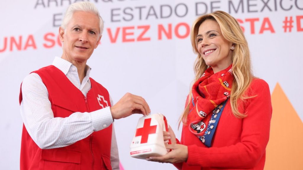 Fernanda Castillo y Alfredo del Mazo en la puesta en marcha de la Colecta Cruz Roja