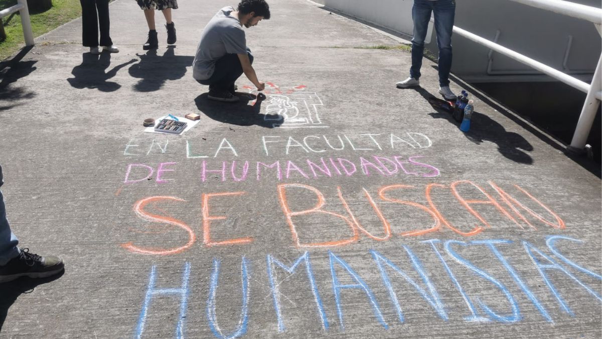 Pintas de protesta en la Facultad de Humanidades