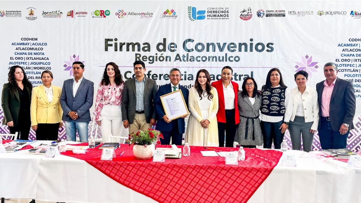 autoridades de los ayuntamientos del norte del Edomex en la firma de convenios con la Codhem