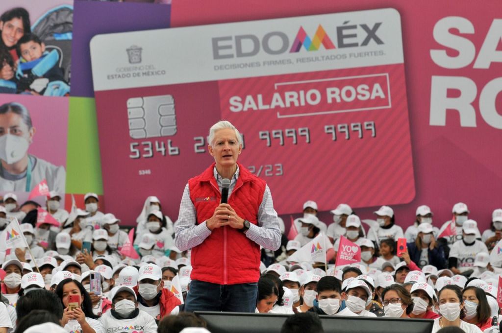 Alfredo del Mazo en evento del Salario rosa