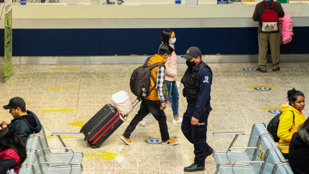 Pasajeros en la Terminal de Toluca