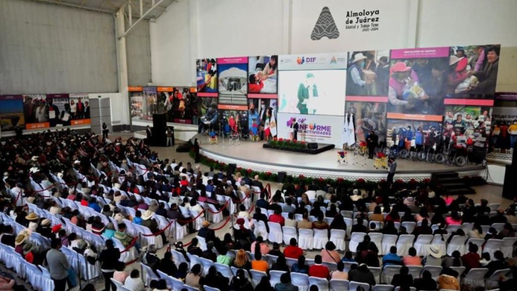Primer informe de la presidenta honoraria del DIF Almoloya de Juárez