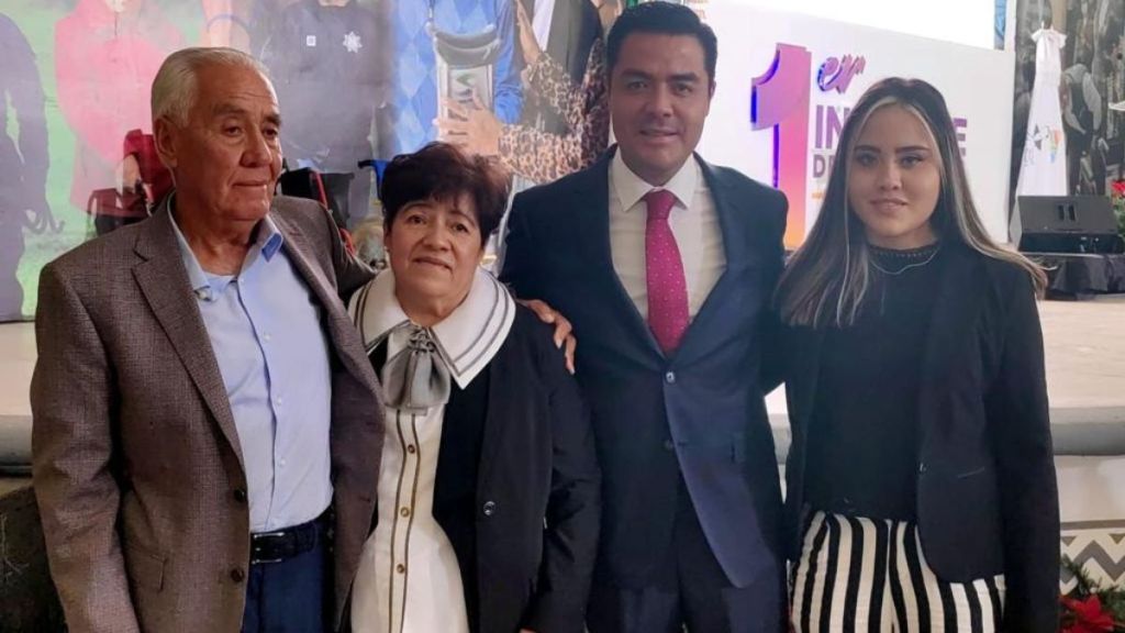 Alcalde Almoloya de Juárez y la presidenta del dif