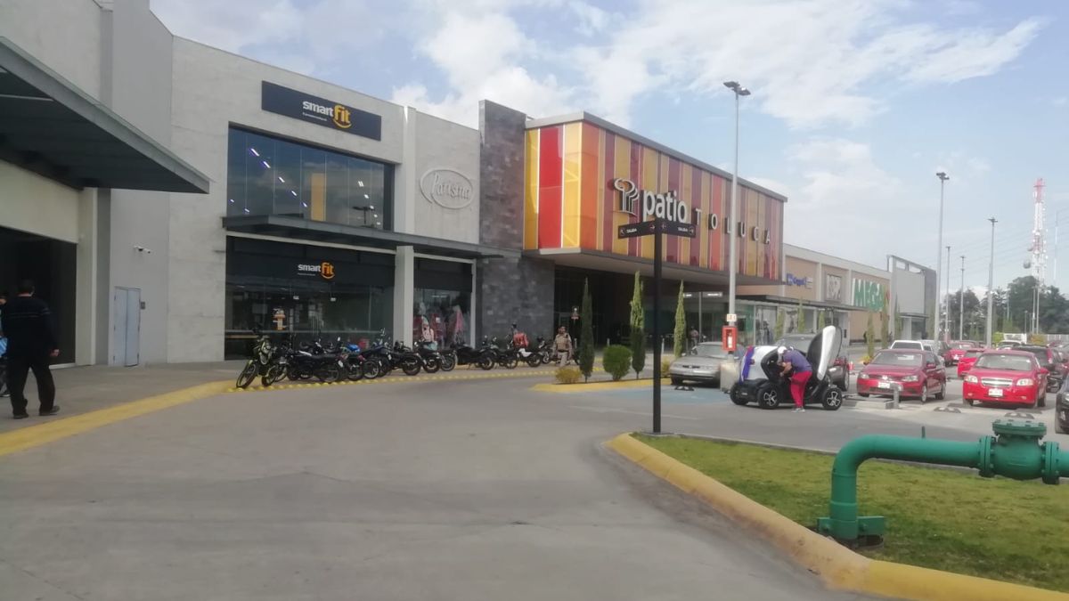 Plaza comercial Patio Toluca