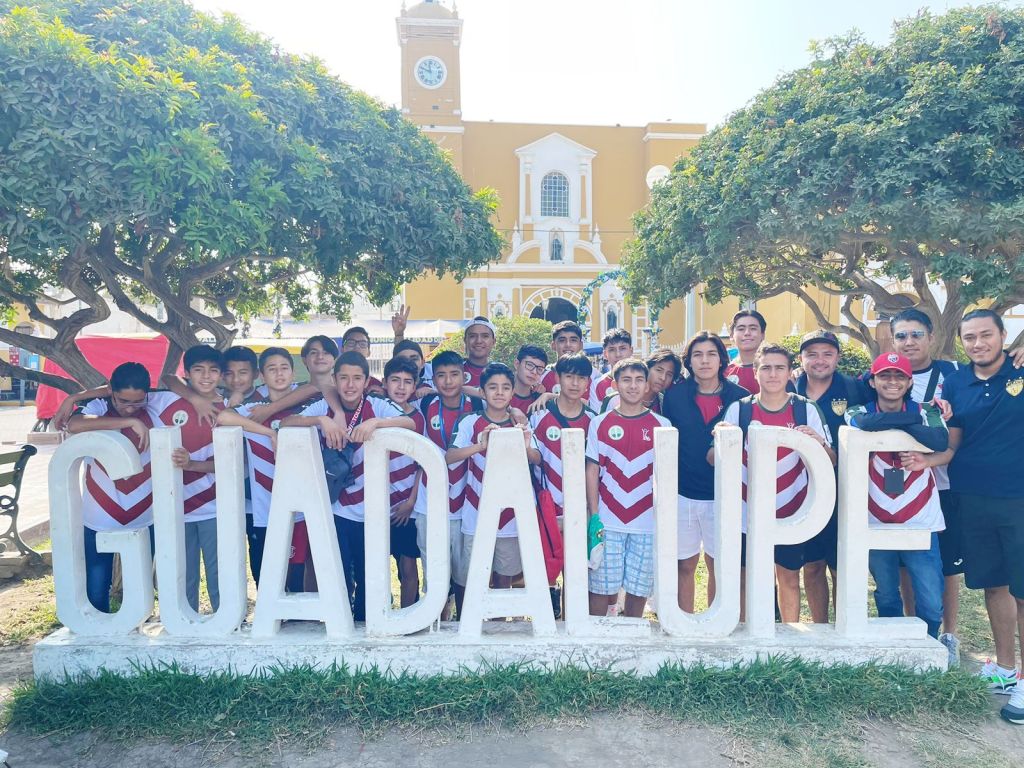 Integrantes del equipo de futbol toluqueño en Perú