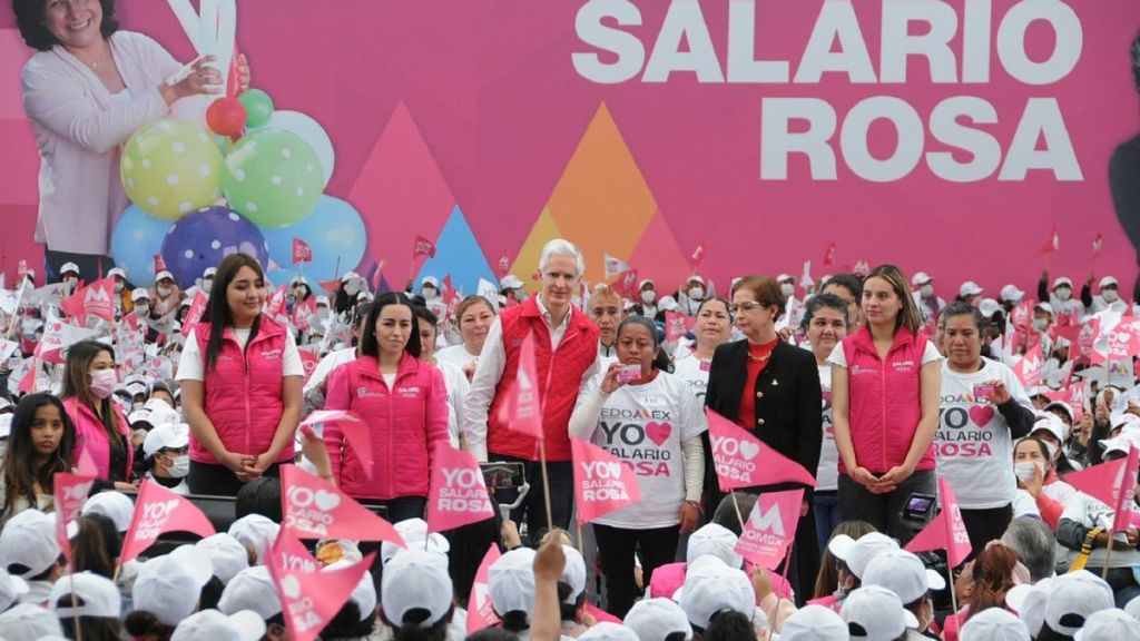 Alfredo del Mazo en el evento de entrega del salario rosa