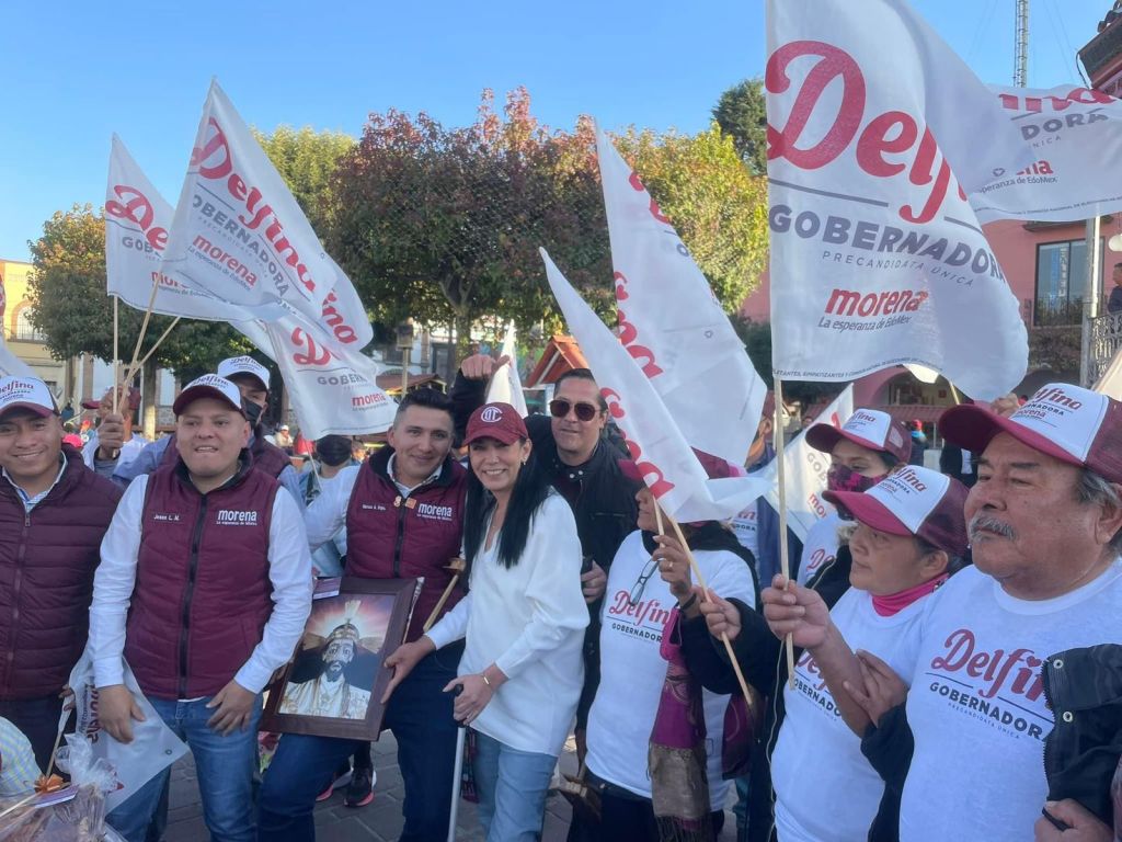 Gabriela Gamboa con militantes de Morena