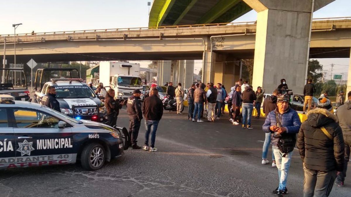 Habitantes bloqueando avenidas en Ecatepec