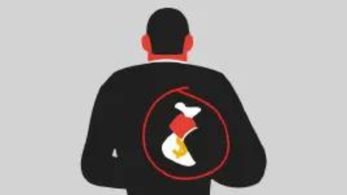 Persona ocultando dinero a sus espaldas