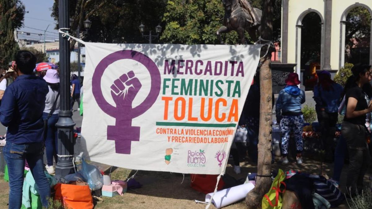 Manta de "mercadita" feminista en Toluca