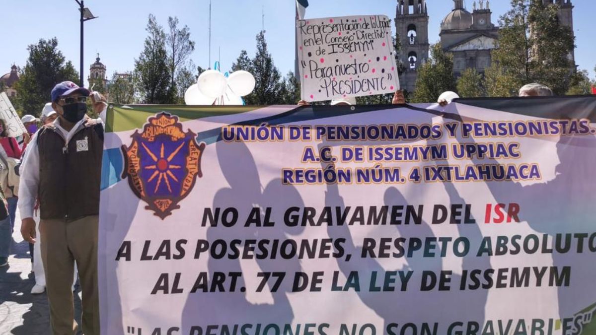Lona de Unión de Pensionados y Pensionistas del ISSEMyM en protesta