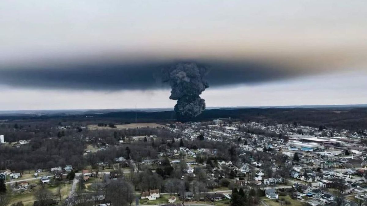 Nube de la explosión en tren