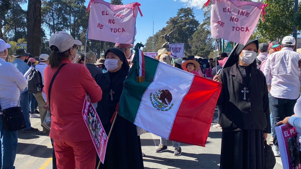 Monjas de Toluca se manifiestan en defensa del INE