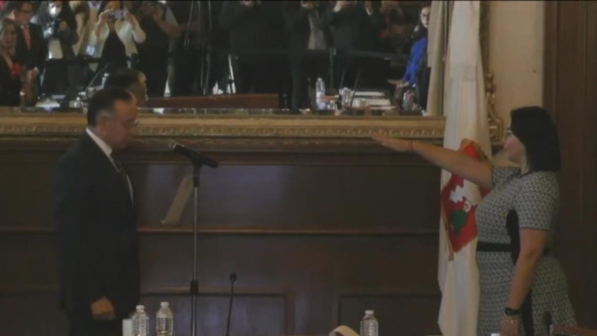 Raymundo Martínez Carbajal y nueva titular del Instituto de la Mujer en Toluca