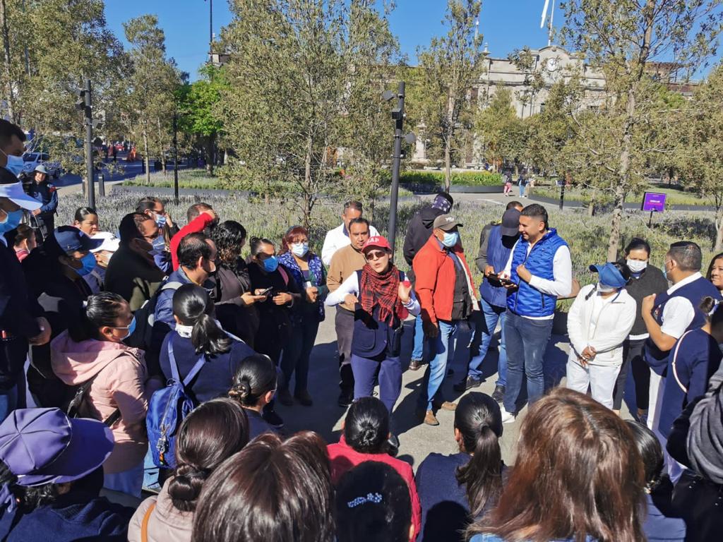 trabajadores del ISEM protestando 