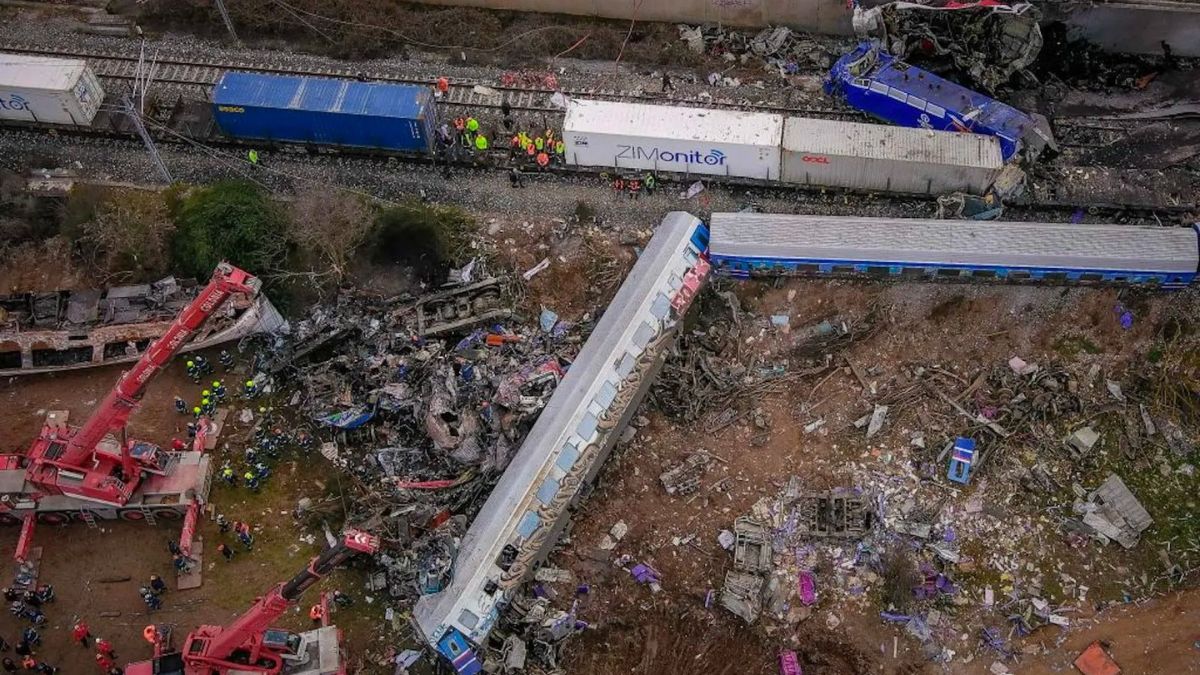 Vista aérea del choque de trenes en Grecia