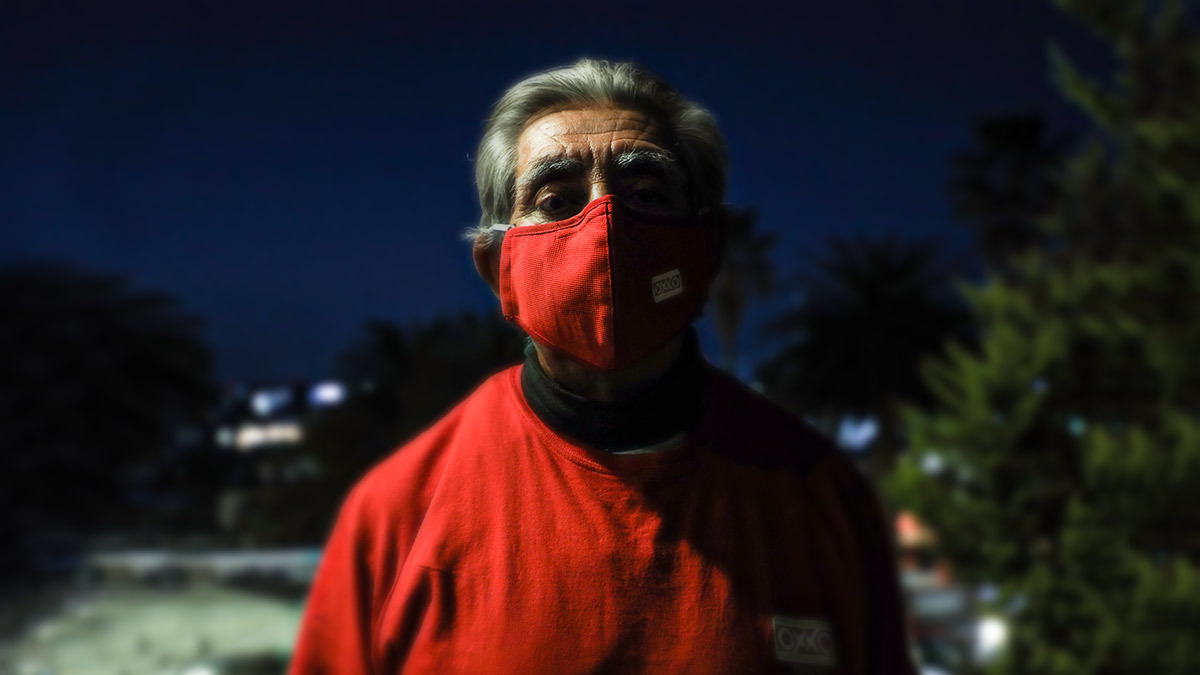 Adulto mayor cuenta sobre su trabajo y la precariedad