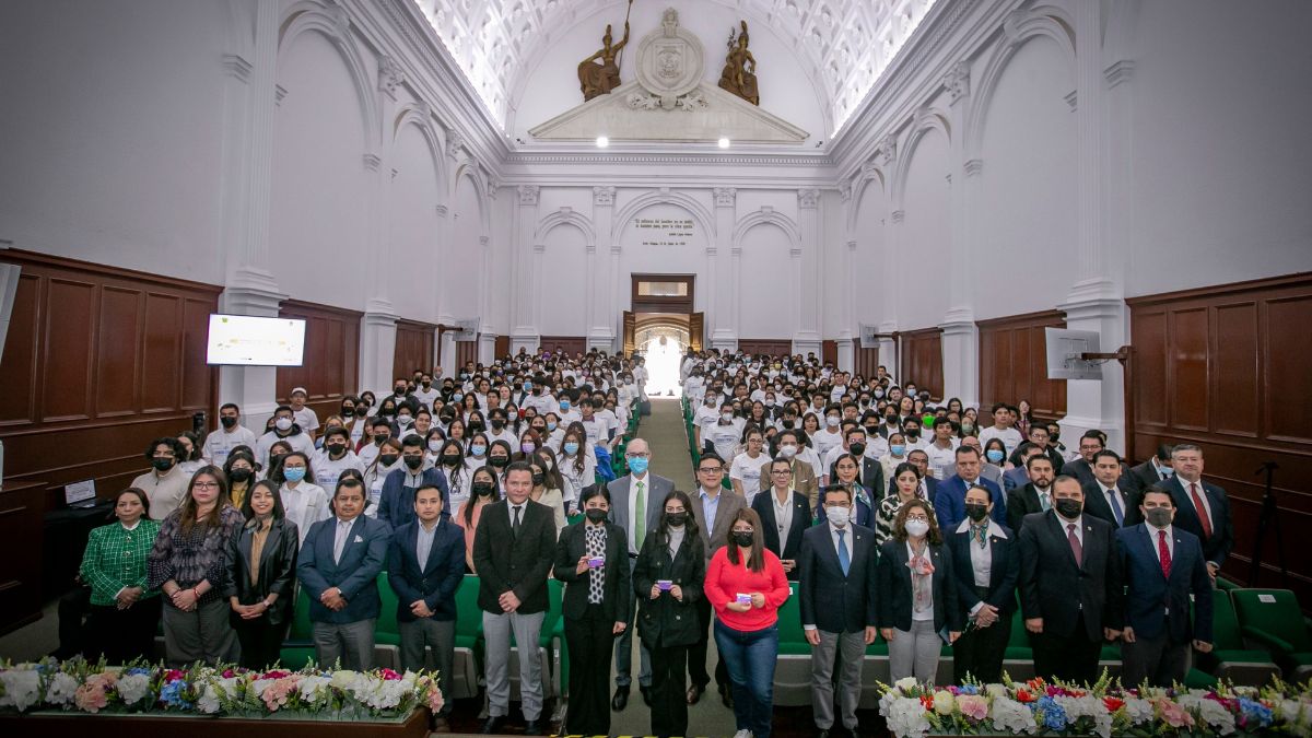 Estudiantes de la UAEMex que recibieron Beca de Ciencia