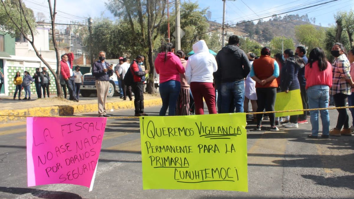 Vecinos de la Teresona bloqueando Paseo Matlazincas