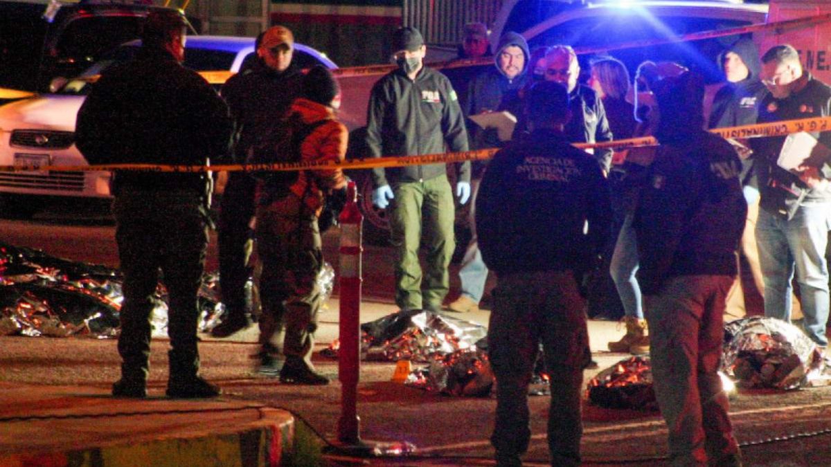 Policías en zona de incendio donde murieron migrantes en Ciudad Juárez