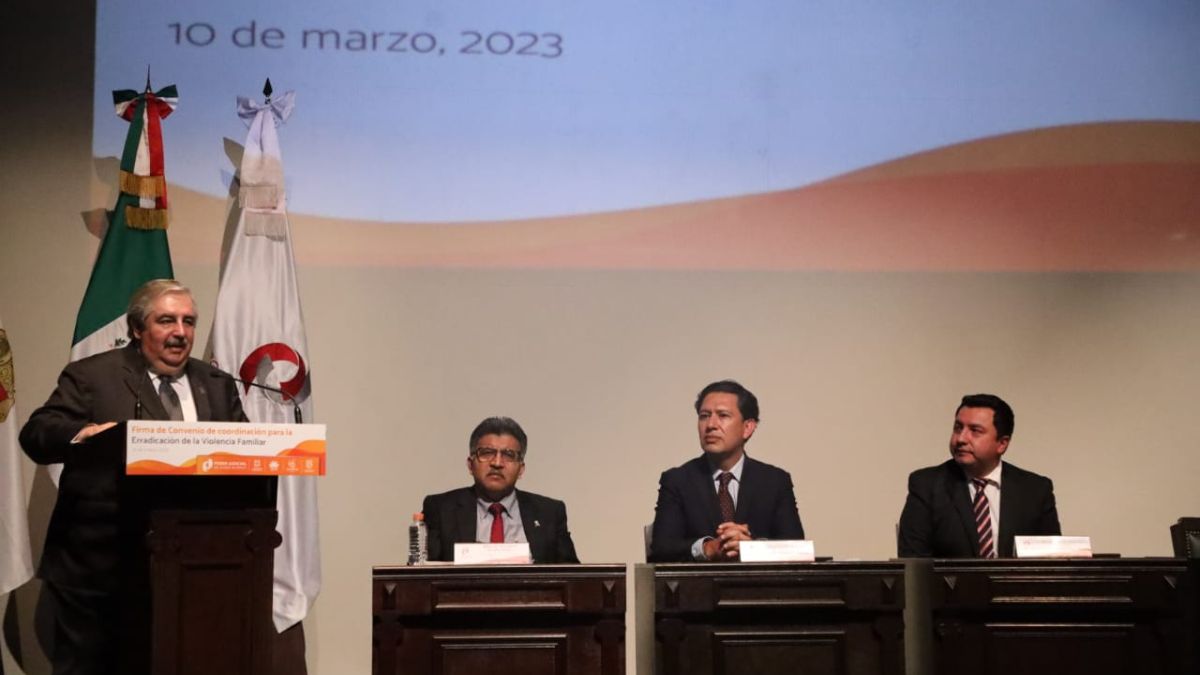 Sodi Cuella del PJEM en firma de convenio para erradicar la violencia familiar