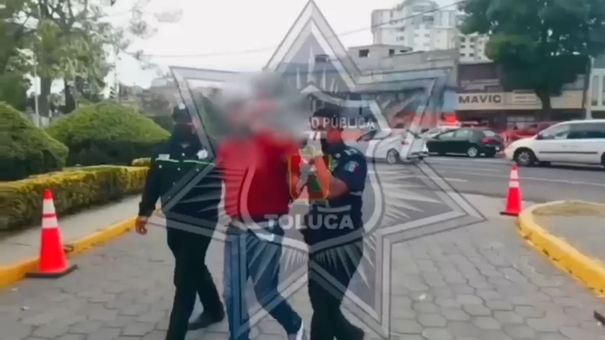 Detención de hombre que robó oxxo en Toluca