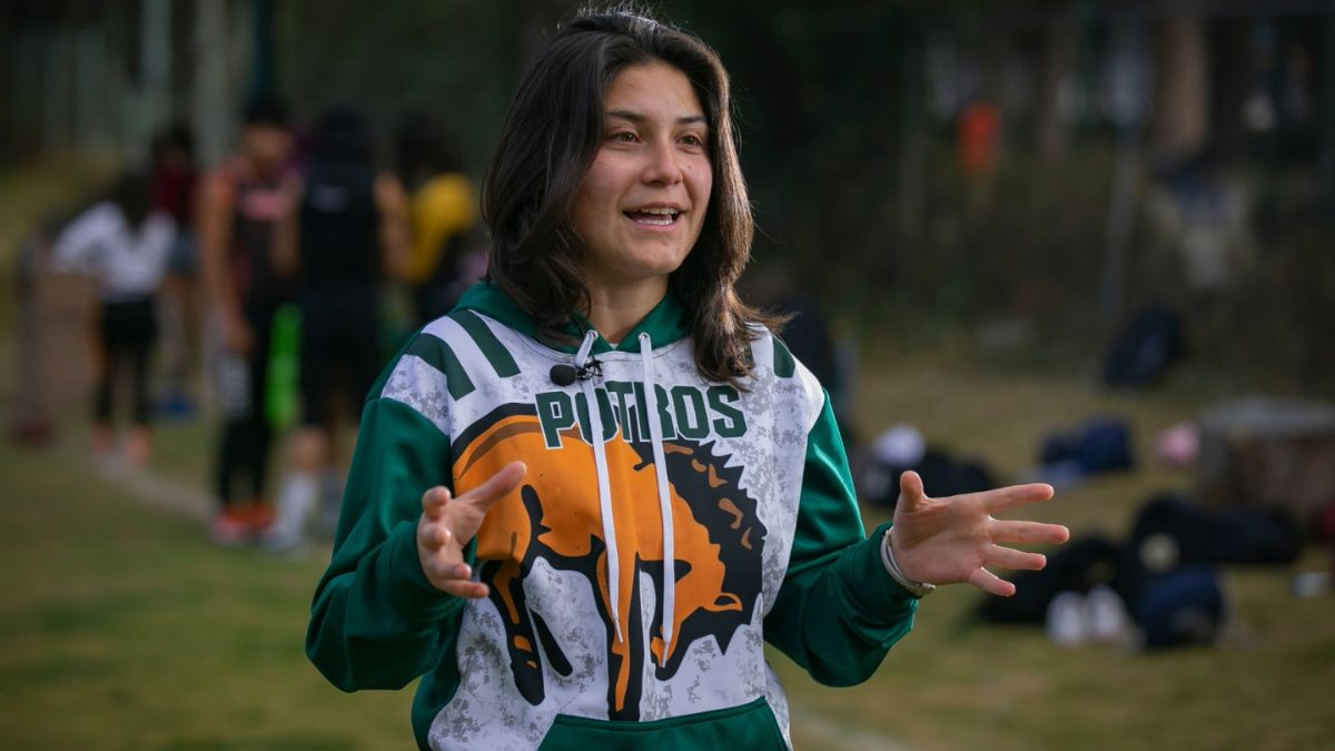 Jugadora de tocho bandera de la UAEMex