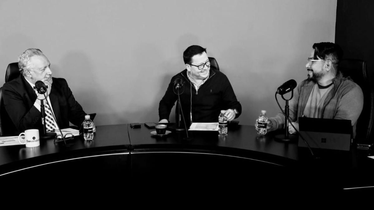 Analistas en el programa Cambio Veinte23