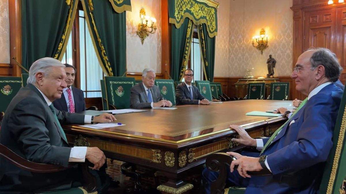 Amlo con el director de Iberdrola
