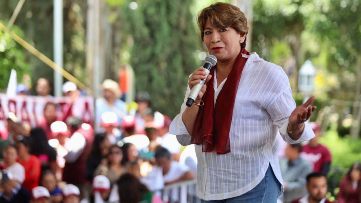 Delfina Gómez en evento de campaña