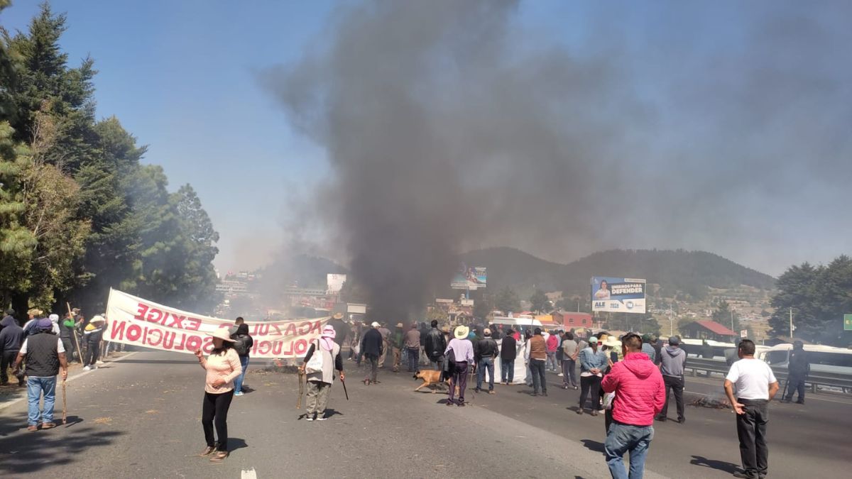 Bloquean la autopista México-Toluca