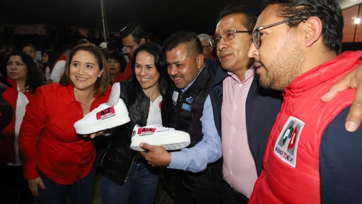 Alejandra del Moral promoviendo su marca "valiente" en zapatos