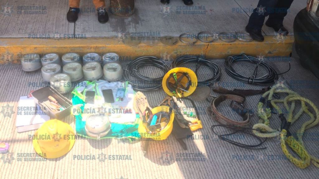 Detienen a dos supuestos trabajadores de la CFE que extorsionaban en ...