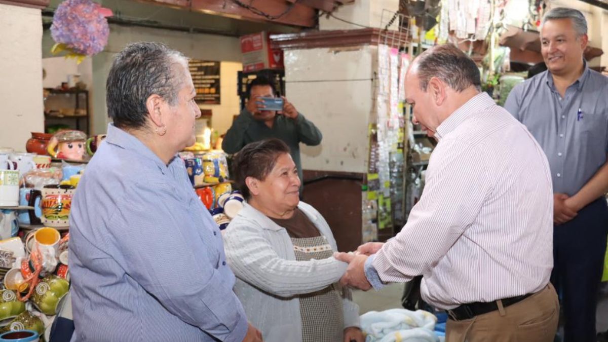 Entrega del salón de usos múltiples en Zinacantepec