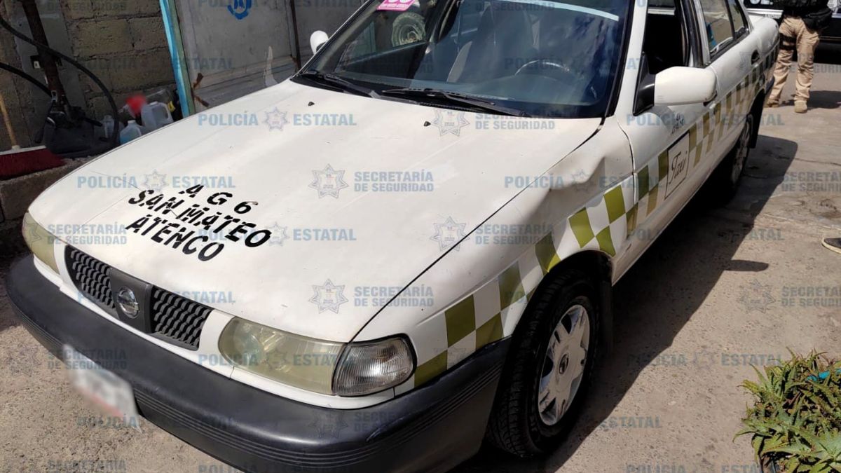 Taxi con el que atropellaron a menor en San Mateo Atenco